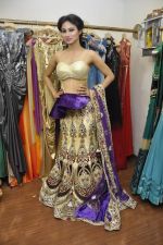 Mouni Roy at Rohit Verma_s bridal fashion shoot in Khar, Mumbai on 19th Aug 2013 (58).JPG
